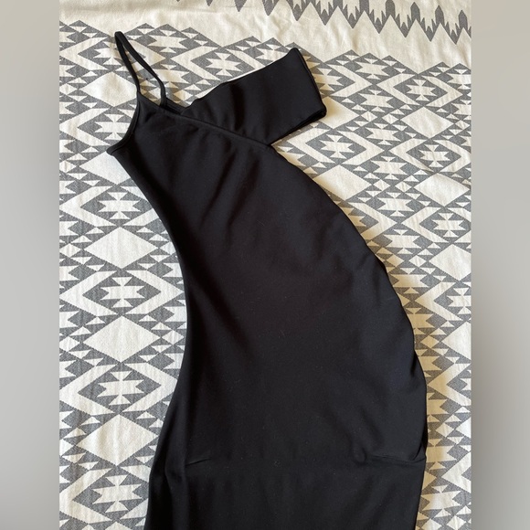 Lurelly Black Ski Cut Out Dress with High Slit size 4 - Picture 3 of 7